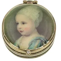 MEA Doosje Meisje met mutsje Ø4x1,5cm
