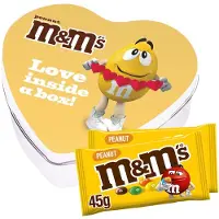 M&M's geschenkdoos hartje 'Love inside a box' - chocolade met pindasmaak - chocoladecadeau - 2 zakjes - 90g