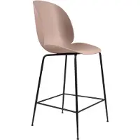Gubi Beetle barkruk laag sweet pink, zwartverchroomd stalen onderstel