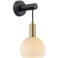 Home Sweet Home wandlamp Credo rond messing - zwart / opaal glas