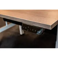 Schaffenburg Dextro plus zit/sta 200x90cm, electrisch hoogte verstelbare werkplek, T-poot frame. Frame kleur aluminium (RAL9006) en blad Honey Castello