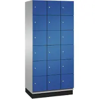 C+P Cambio lockerkast, 3 vakken, 18 vakken, met plint, B 900 x D 525 x H 1980 mm, blank aluminium/ gentiaanblauw
