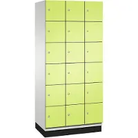 C+P Cambio lockerkast, 3 vakken, 18 vakken, met plint, B 900 x D 525 x H 1980 mm, lichtgrijs/kleedgroen