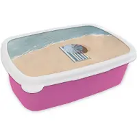 MuchoWow Broodtrommel Roze - Lunchbox Strandlaken - Strepen - Parasol - Strand - Brooddoos 18x12x6 cm - Brood lunch box - Broodtrommels voor kinderen en volwassenen
