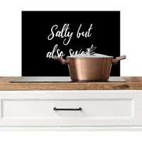 KitchenYeah Spatscherm keuken 70x50 cm - Kookplaat achterwand Quotes - Salty but also sweet - Spreuken - Koken - Muurbeschermer - Spatwand fornuis - Hoogwaardig aluminium