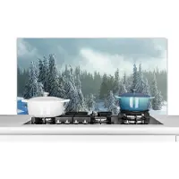 KitchenYeah Spatscherm keuken 120x60 cm - Kookplaat achterwand Bos - Sneeuw - Winter - Muurbeschermer - Spatwand fornuis - Hoogwaardig aluminium