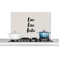 KitchenYeah Spatscherm keuken 80x55 cm - Kookplaat achterwand Quotes - Liefde - Live Love Bake - Bakken - Spreuken - Muurbeschermer - Spatwand fornuis - Hoogwaardig aluminium