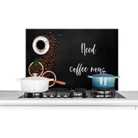 KitchenYeah Spatscherm keuken 80x55 cm - Kookplaat achterwand Quotes - Koffie - Spreuken - Need coffee now. - Muurbeschermer - Spatwand fornuis - Hoogwaardig aluminium