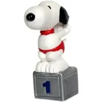 Schleich Snoopy op startblok zwemblok - Snoopy / Peanuts - speelfiguurtje en taarttopper - - ca. 7 cm