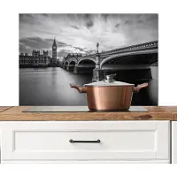 KitchenYeah Spatscherm keuken 80x55 cm - Kookplaat achterwand Brug - Architectuur - Engeland - Zwart wit - Muurbeschermer - Spatwand fornuis - Hoogwaardig aluminium