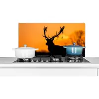 KitchenYeah Spatscherm keuken 80x40 cm - Kookplaat achterwand Hert - Oranje - Silhouet - Dieren - Natuur - Muurbeschermer - Spatwand fornuis - Hoogwaardig aluminium