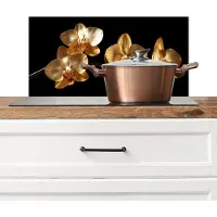 KitchenYeah Spatscherm keuken 70x30 cm - Kookplaat achterwand Goud - Orchidee - Bloemen - Zwart - Muurbeschermer - Spatwand fornuis - Hoogwaardig aluminium