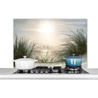 KitchenYeah Spatscherm keuken 100x65 cm - Kookplaat achterwand Zand - Gras - Zon - Muurbeschermer - Spatwand fornuis - Hoogwaardig aluminium