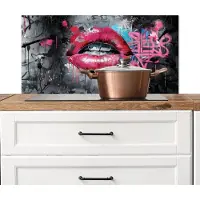 KitchenYeah Spatscherm keuken 90x45 cm - Kookplaat achterwand Lippen - Felroze - Graffiti - Verfstrepen - Muurbeschermer - Spatwand fornuis - Hoogwaardig aluminium