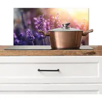 KitchenYeah Spatscherm keuken 70x30 cm - Kookplaat achterwand Lavendelbloemen - Paars - Zonlicht - Muurbeschermer - Spatwand fornuis - Hoogwaardig aluminium