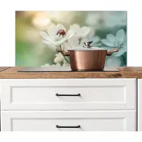 KitchenYeah Spatscherm keuken 80x40 cm - Kookplaat achterwand Lieveheersbeestje - Bloemen - Wit - Muurbeschermer - Spatwand fornuis - Hoogwaardig aluminium