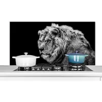 KitchenYeah Spatscherm keuken 120x60 cm - Kookplaat achterwand Leeuw - Portret - Wilde dieren - Zwart - Wit - Muurbeschermer - Spatwand fornuis - Hoogwaardig aluminium