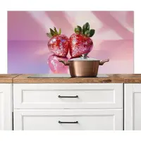 KitchenYeah Spatscherm keuken 120x60 cm - Kookplaat achterwand Disco - Fruit - Glitter - Strawberry - Muurbeschermer - Spatwand fornuis - Hoogwaardig aluminium