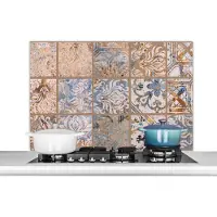 KitchenYeah Spatscherm keuken 100x65 cm - Kookplaat achterwand Antiek - Tegels - Bladeren - Bruin - Blauw - Muurbeschermer - Spatwand fornuis - Hoogwaardig aluminium