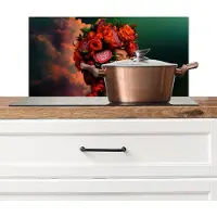 KitchenYeah Spatscherm keuken 70x30 cm - Kookplaat achterwand Vrouw - Drankenfruit - Rozen - Muurbeschermer - Spatwand fornuis - Hoogwaardig aluminium