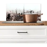KitchenYeah Spatscherm keuken 60x30 cm - Kookplaat achterwand Stad - Architectuur - Gebouwen - Zwart wit - Muurbeschermer - Spatwand fornuis - Hoogwaardig aluminium