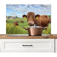 KitchenYeah Spatscherm keuken 80x55 cm - Kookplaat achterwand Koe - Weide - Bloemen - Muurbeschermer - Spatwand fornuis - Hoogwaardig aluminium