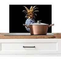 KitchenYeah Spatscherm keuken 70x50 cm - Kookplaat achterwand Ananas - Bloemen patroon - Goud - Delftsblauw - Muurbeschermer - Spatwand fornuis - Hoogwaardig aluminium