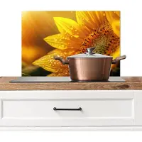 KitchenYeah Spatscherm keuken 60x40 cm - Kookplaat achterwand Zonnebloem - Dauwdruppels - Geel - Zonlicht - Muurbeschermer - Spatwand fornuis - Hoogwaardig aluminium