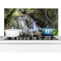 KitchenYeah Spatscherm keuken 70x30 cm - Kookplaat achterwand Een waterval tussen de boomstammen in het Nationaal park Krka in Kroatië - Muurbeschermer - Spatwand fornuis - Hoogwaardig aluminium