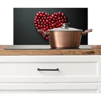 KitchenYeah Spatscherm keuken 70x30 cm - Kookplaat achterwand Kersen - Hart - Rood - Zwart - Muurbeschermer - Spatwand fornuis - Hoogwaardig aluminium