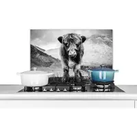 KitchenYeah Spatscherm keuken 70x50 cm - Kookplaat achterwand Schotse Hooglander - Berg - Zwart - Wit - Muurbeschermer - Spatwand fornuis - Hoogwaardig aluminium