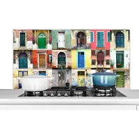 KitchenYeah Spatscherm keuken 120x60 cm - Kookplaat achterwand Deuren - Regenboog - Architectuur - Collage - Muurbeschermer - Spatwand fornuis - Hoogwaardig aluminium