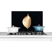 KitchenYeah Spatscherm keuken 70x50 cm - Kookplaat achterwand Bladeren - Goud - Zwart - Planten - Luxe - Muurbeschermer - Spatwand fornuis - Hoogwaardig aluminium