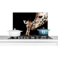 KitchenYeah Spatscherm keuken 70x50 cm - Kookplaat achterwand Giraffe - Dieren - Zwart - Portret - Dieren - Muurbeschermer - Spatwand fornuis - Hoogwaardig aluminium
