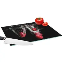 KitchenYeah Glazen Snijplank - 39x28 - Frambozen - Fruit - Stilleven - Water - Zwart - Rood - Snijplanken Glas