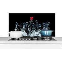 KitchenYeah Spatscherm keuken 100x50 cm - Kookplaat achterwand Bessen - Water - Zwart - Fruit - Framboos - Muurbeschermer - Spatwand fornuis - Hoogwaardig aluminium
