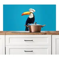 KitchenYeah Spatscherm keuken 120x60 cm - Kookplaat achterwand Tucan - Sokkel - Vogel - Koksmuts - Muurbeschermer - Spatwand fornuis - Hoogwaardig aluminium