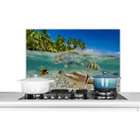 KitchenYeah Spatscherm keuken 90x60 cm - Kookplaat achterwand Strand - Vissen - Tropisch - Muurbeschermer - Spatwand fornuis - Hoogwaardig aluminium