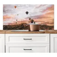 KitchenYeah Spatscherm keuken 120x60 cm - Kookplaat achterwand Landschap - Luchtballon - Bergen - Bruin - Muurbeschermer - Spatwand fornuis - Hoogwaardig aluminium
