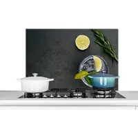 KitchenYeah Spatscherm keuken 80x55 cm - Kookplaat achterwand Cocktail - Glas - Limoen - Muurbeschermer - Spatwand fornuis - Hoogwaardig aluminium