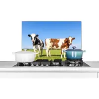 KitchenYeah Spatscherm keuken 60x40 cm - Kookplaat achterwand Koeien - Boerderij - Gras- Natuur - Dieren - Muurbeschermer - Spatwand fornuis - Hoogwaardig aluminium