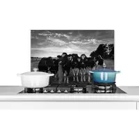 KitchenYeah - Spatscherm keuken - Koeien - Dieren - Boerderij - Keuken - Zwart - Wit - Muurdecoratie - Spatwand - 60x40 cm