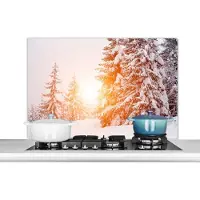 KitchenYeah Spatscherm keuken 100x65 cm - Kookplaat achterwand Zon - Bomen - Sneeuw - Muurbeschermer - Spatwand fornuis - Hoogwaardig aluminium