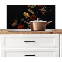 KitchenYeah Spatscherm keuken 90x45 cm - Kookplaat achterwand Kruiden - Zwart - Specerijen - Keuken - Koken - Muurbeschermer - Spatwand fornuis - Hoogwaardig aluminium