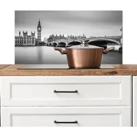 KitchenYeah Spatscherm keuken 90x45 cm - Kookplaat achterwand Londen - Big Ben - Water - Skyline - Zwart wit - Muurbeschermer - Spatwand fornuis - Hoogwaardig aluminium