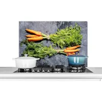 KitchenYeah Spatscherm keuken 80x55 cm - Kookplaat achterwand Wortel - Groente - Marmer print - Industrieel - Muurbeschermer - Spatwand fornuis - Hoogwaardig aluminium