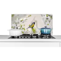 KitchenYeah Spatscherm keuken 90x45 cm - Kookplaat achterwand Vogel - Koolmees - Bloemen - Bloesemboom - Muurbeschermer - Spatwand fornuis - Hoogwaardig aluminium