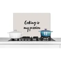 KitchenYeah Spatscherm keuken 60x40 cm - Kookplaat achterwand Quotes - Koken - Spreuken - Cooking is my passion - Muurbeschermer - Spatwand fornuis - Hoogwaardig aluminium