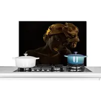 KitchenYeah Spatscherm keuken 90x60 cm - Kookplaat achterwand Vrouwen - Hoofddoek - Goud - Luxe - Muurbeschermer - Spatwand fornuis - Hoogwaardig aluminium