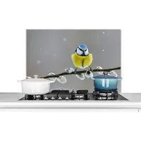 KitchenYeah Spatscherm keuken 80x55 cm - Kookplaat achterwand Pimpelmees - Vogel - Tak - Geel - Blauw - Muurbeschermer - Spatwand fornuis - Hoogwaardig aluminium